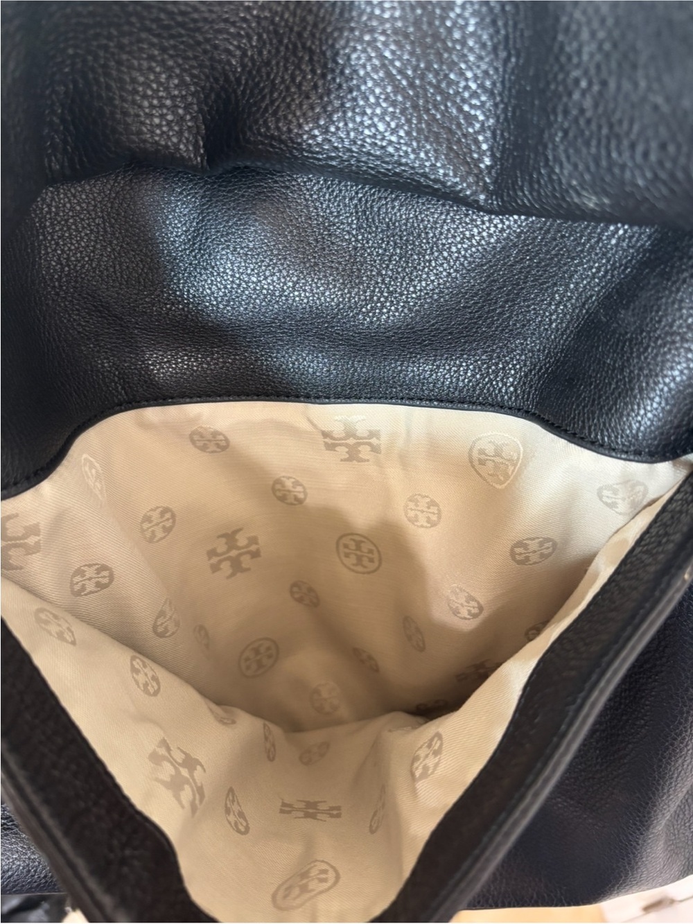Tory Burch Black minimalist largPebbled Leather Shoulder Bag with Logo Medallion - Picture 9 of 9